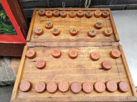 老象棋，如图，实物拍摄，有木制盒子（棋子已换）