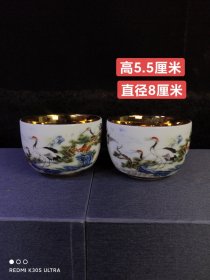 旧藏描金粉彩仙鹤茶杯一对，画工精细，发色纯正，纯手绘画工，品相完美如图，