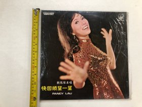 早期风行唱片公司出品 国语时代曲 快回头望一望 刘凤屏主唱 黑胶唱片 尺寸;30*30 cm (注:该黑胶唱片保存状况良好，目测没有见到划花痕迹) 定为9品，本店所售黑胶唱片只接受用快递发货