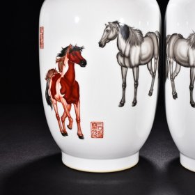 清乾隆郎世宁绘珐琅彩骏马纹灯笼瓶 高34厘米 宽18厘米