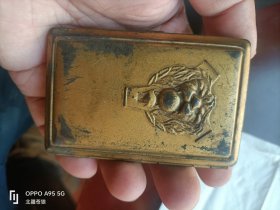 民国时期铜制鎏金烟盒！