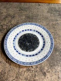 70，80年代，景德镇玩玉底款，后加彩玲珑碟子一块y