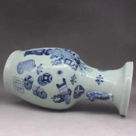 清青花博古纹双耳瓶一对