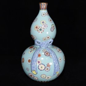 清乾隆珐琅彩皮球花纹绶带葫芦瓶，32×19厘米