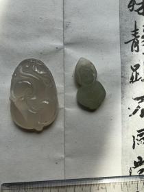 特色与石两个，一个手工制作雕刻菩萨一个，一个有瑕疵如图