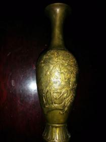 旧藏——点金老黄铜花瓶一对【赏品】白光夜光两种拍摄，细节如图所示，重1387克。