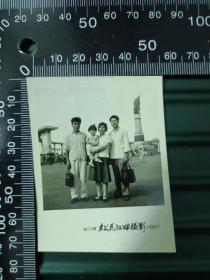 67年哈尔滨松花江畔摄影照片一张，A1