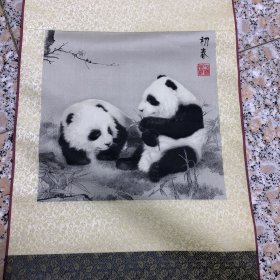 中国蜀绣.初春 整体画轴长100厘米宽33厘米 作品为25×25厘米