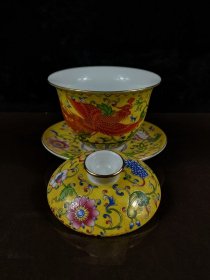 乾隆年制，珐琅彩龙凤纹茶杯