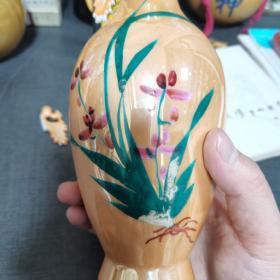 醴陵老酒瓶一个。【掉了一只耳朵，可以粘一下。瓶口底下还有一个磕。具体见图】