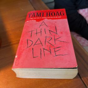 英文原版小说 a thin dark line