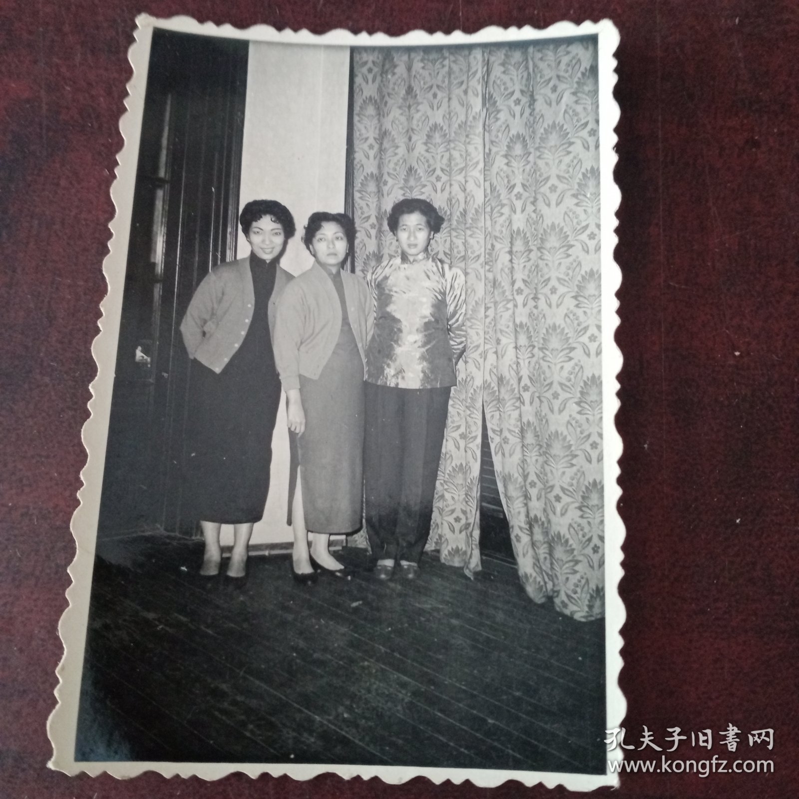 合影老照片一张