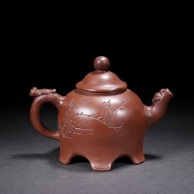 品名：红梅 底款：陈子畦 尺寸：16/11cm 容量：400 紫砂分类：原矿红泥 底款介绍：陈子畦，明朝天启--清康熙间(约 1625—1690)人，紫砂制壶名家。清初紫砂名家陈鸣远之父。南瓜壶为其父子的经典范式。