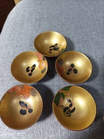 日本回流 实木大漆浮世绘描金杯 有残介意慎拍，全品一个口沿有脱金，其他有掉漆等问题 五只一起出