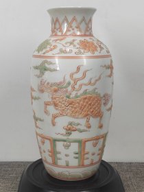 釉上彩花瓶一个，保存完整，收藏佳品。