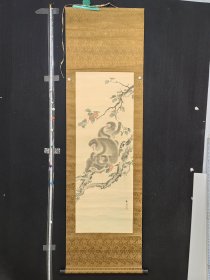 东岳/事事如意三猿图/回流绢本绫裱精品老画，畫芯42×116厘米，整轴55×186厘米，品相如图老旧黄斑，挂绳脱落，绢本绫裱原装原裱，檀木軸頭，值得收藏！