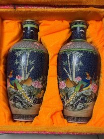 一对花瓶