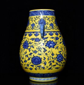 清乾隆黄釉青花缠枝花卉纹双耳尊，高33×25厘米