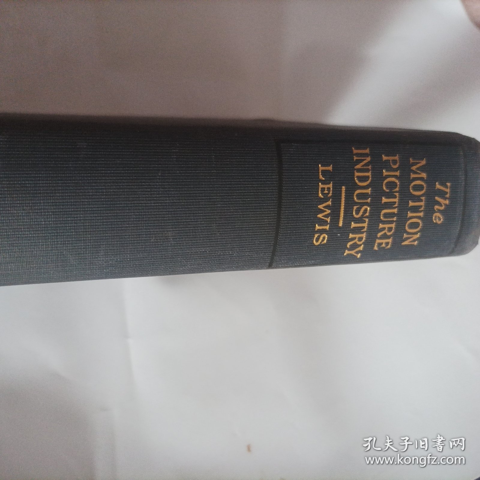 电影产业（精装.1933年版，总454页）（内页主题内容:筹备组织;电影生产;电影生产合同;整组订购;定价;保护;电影广告;仲裁;电影独立参展商;连琐影院控制;审查……）