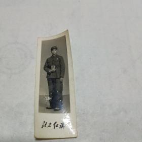 军人照（手持语录本）