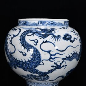 元青花龙纹鸡腿罐，高36.5厘米，直径32厘米.