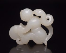 和田玉童子 尺寸: 4.8×4.0×1.3厘米，重 33克。