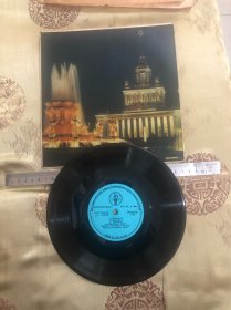 前苏联黑胶唱片之四，俄文不懂，扫描翻译不知是否准确，应该是乐器乐曲名曲，品相完好
