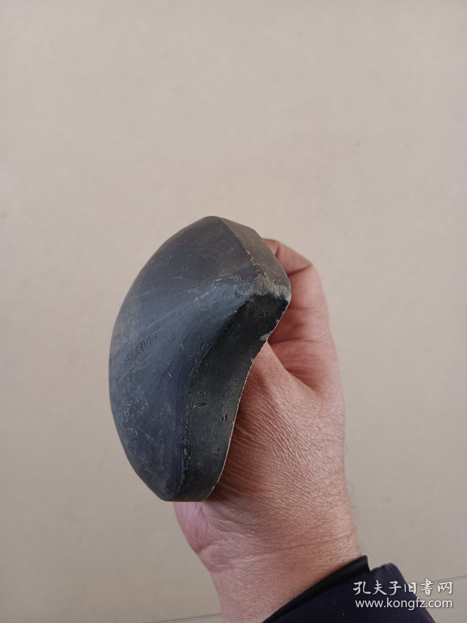 老陶制桃型面模子 边沿小磕皮 中心花蕊有两处小凸出尖缺损见图九红圈为缺失蓝圈为完整