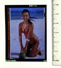 120反转片底片，模特时装泳装体育艺术反转片底片正片胶片，出版社翻拍的杂志图片，大小4.5厘米×6厘米左右。