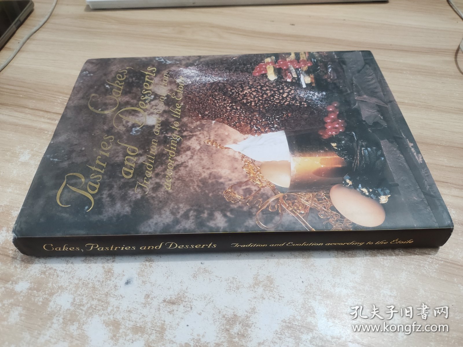 pastries cakes and desserts tradition and euolution according to the etoife 糕点、蛋糕和甜点的传统和进化