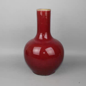 清霁红釉天球瓶