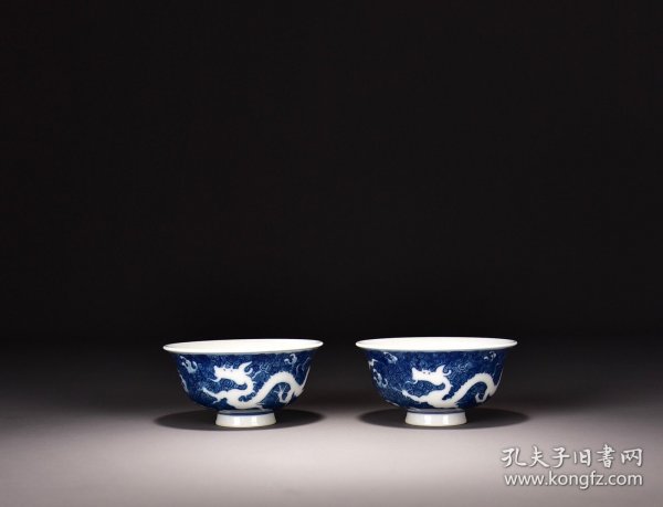 清雍正蓝地留白龙纹杯！ 4*8厘米