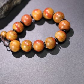 旧藏 战国红手串,包浆老道,,尺寸 直径 1.8厘米,总重 98.5克!