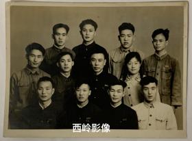 【老照片】中共四川省委第一初级党校第一支部全体学员1957年摄于重庆（渝），背题具体学员名单。— 备注：其中前排右2为敖仁良，曾于1981年6月至1983年6月任中共秀山县委书记。其他人物请自鉴～