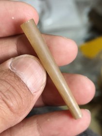 小玉塞，尖部有裂纹