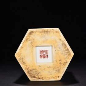 清乾隆粉彩山水御题铭文六方笔筒 高17厘米 宽14厘米