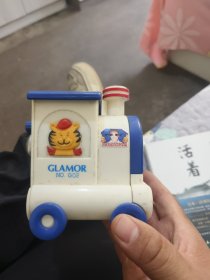 GLAMOR 转笔刀一个（中外合资）