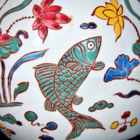 明宣德五彩连年有余纹扁瓶;32x24厘米