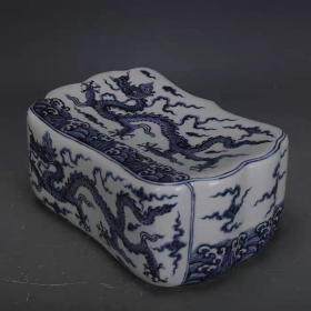 明青花手绘海水龙纹枕