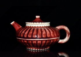 大清乾隆年制祭红釉瓜棱酒壶 尺寸9x16.8cm