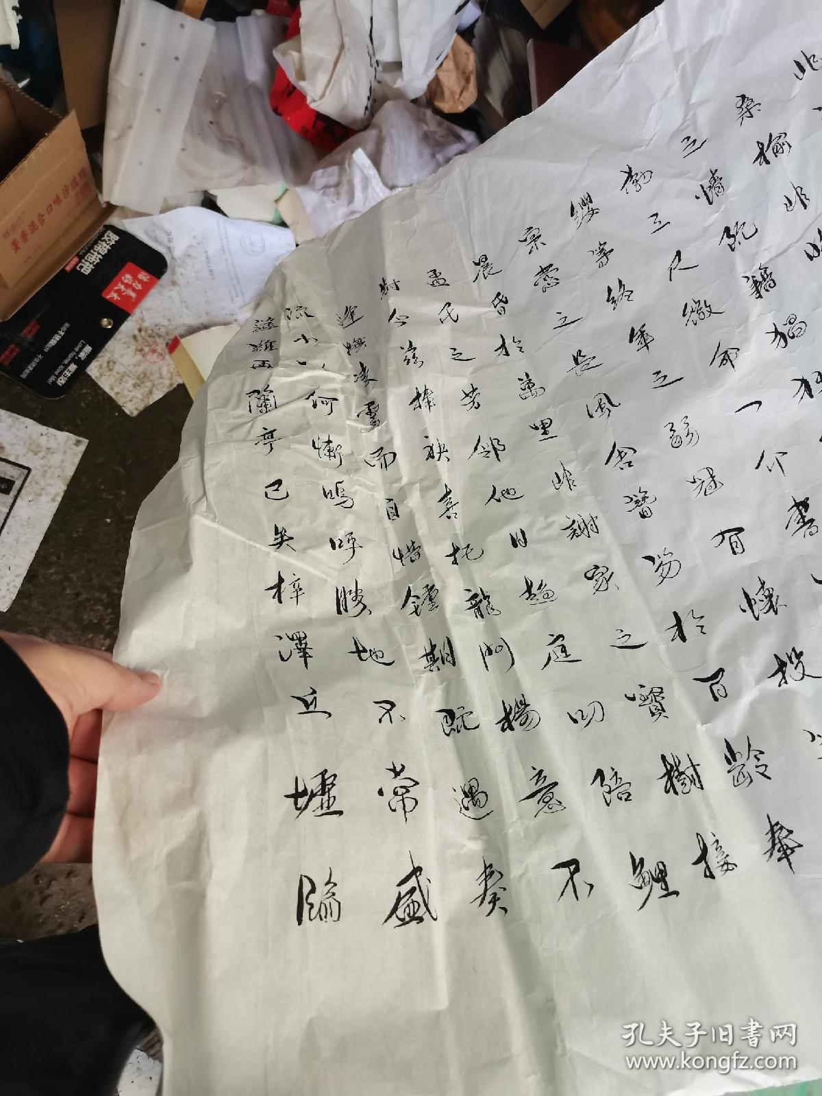 袁志发书法 330.69                                          中共党员，大学本科，曾任内蒙古日报社副 社长，内蒙古党委宣传部副 部长，内蒙古文联党组书记，内蒙古人大常委，人民日报社副总编辑，光明日报社总编辑，高级编辑。
现任第十届全国政协委员，青岛科技大学传播学院院长。1980年开始发表作品。1994年加入中国作家协会。作品以散文为主。
