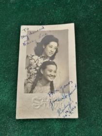 《民国时期1947年，万岁照相拍摄的姊妹花照片》42*72