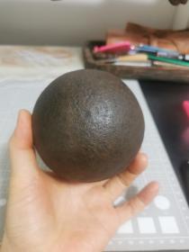 大号老铁球1.6斤，直径9.5左右。