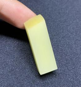 塔尖级90年代青田九索菜花黄原皮素章