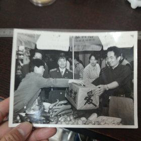 武汉菜场募捐现场照/工商武汉13144（有可能1998年）