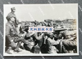 1932年“淞沪抗战”时期 上海庙行镇最前线严阵以待的国军机枪队 银盐老照片一枚