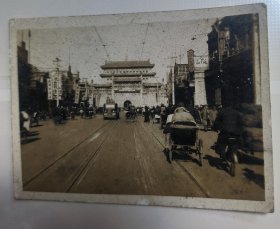 约50年代初期 黑白老照片一张 北京前面大街 有招牌老商号见详图