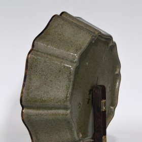 汝窑包口刻诗花口洗