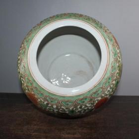 清粉彩狮子缠枝花卉字画缸