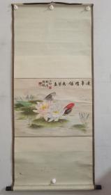 h.0249h 师鸿，秀琴合作画作品，中国著名画家，名于淼，号三水，堂号“天马斋”。1934年生于北京，该作品为师鸿与秀琴合作作品，原装原裱立轴，品相自然旧如图，画芯尺寸为60x45